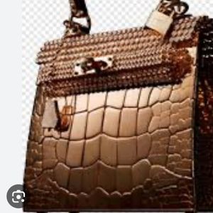 Meet your Posher, Cleo